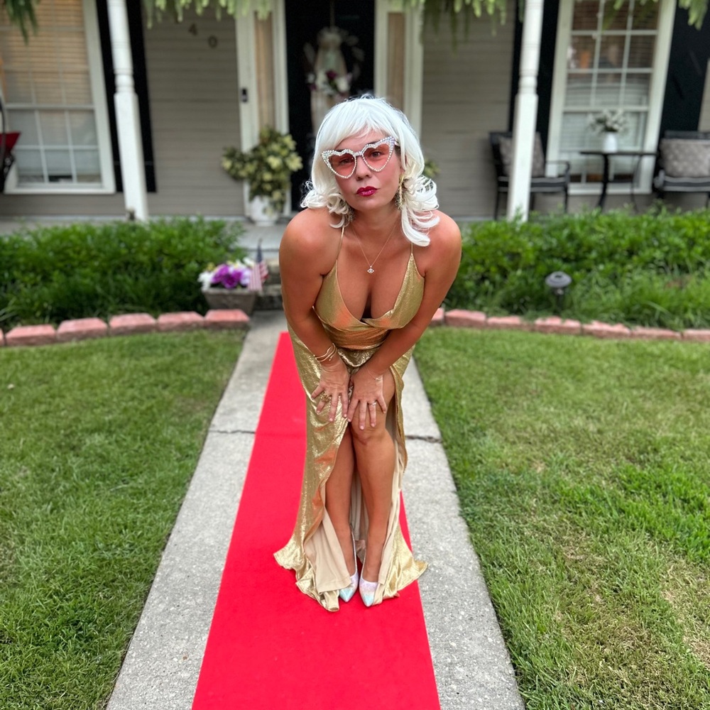 Meet your Posher, Sharifah. Owner of Desert Lotus Vintage.